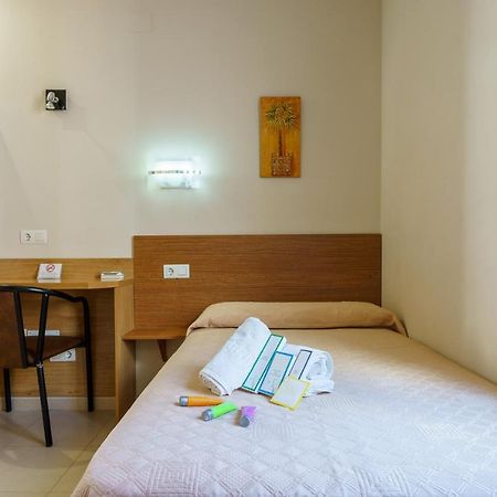 Hostal Costabella Powered By Faro Homes Fuengirola Esterno foto