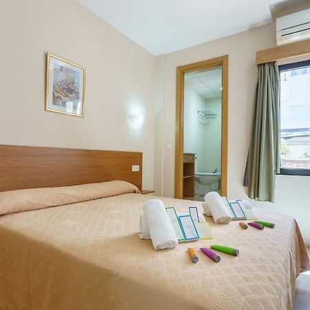 Hostal Costabella Powered By Faro Homes Fuengirola Esterno foto
