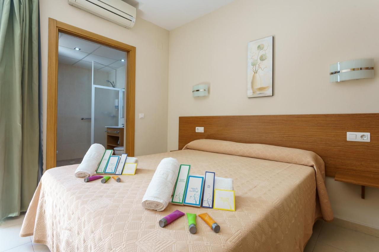 Hostal Costabella Powered By Faro Homes Fuengirola Esterno foto