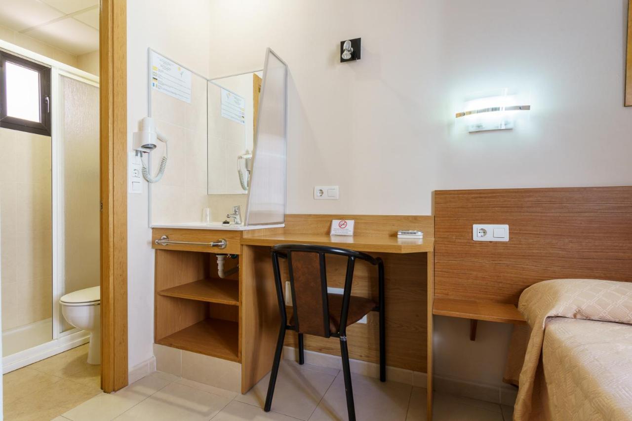 Hostal Costabella Powered By Faro Homes Fuengirola Esterno foto