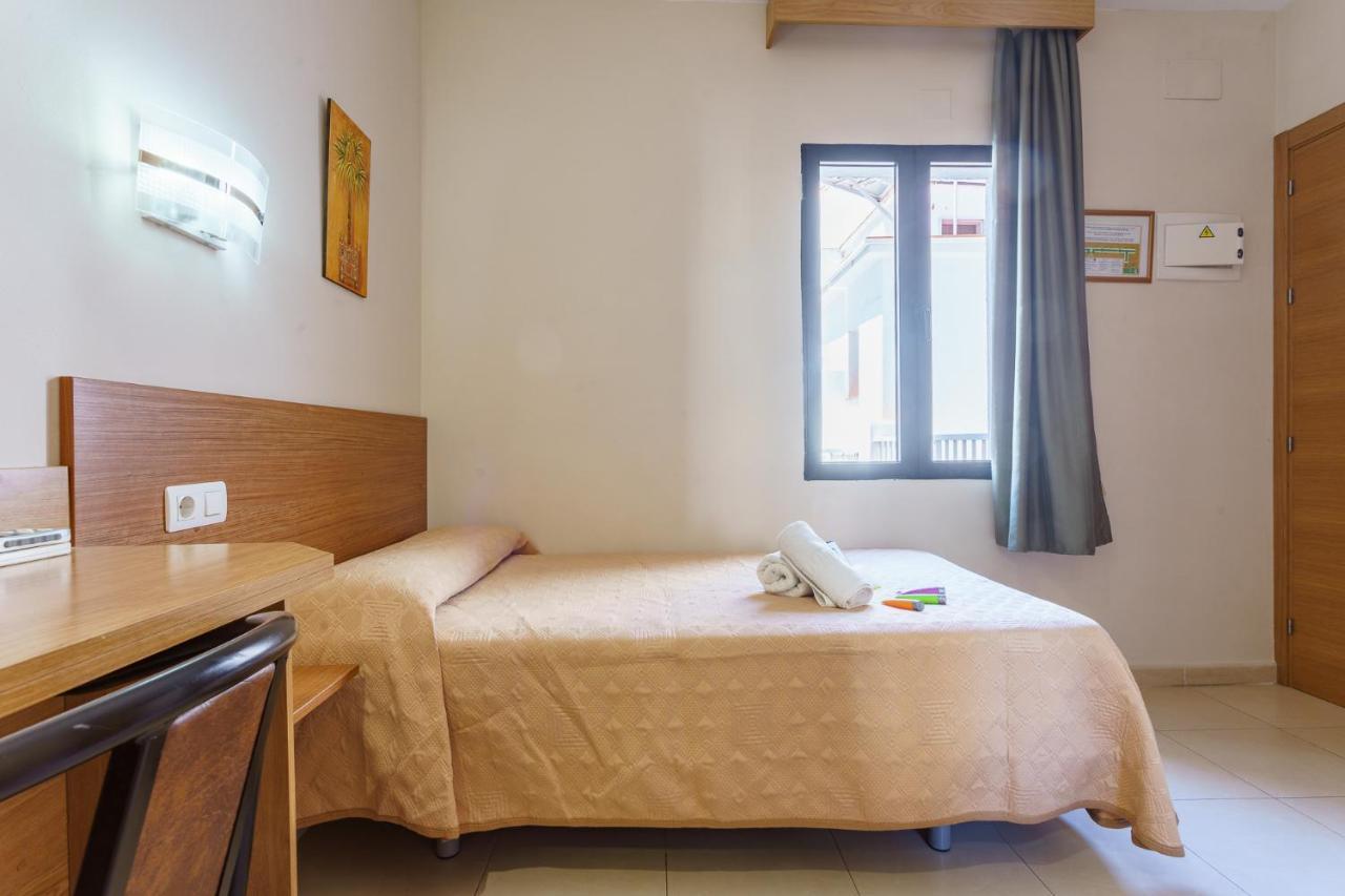 Hostal Costabella Powered By Faro Homes Fuengirola Esterno foto