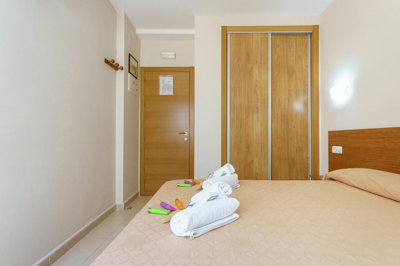 Hostal Costabella Powered By Faro Homes Fuengirola Esterno foto