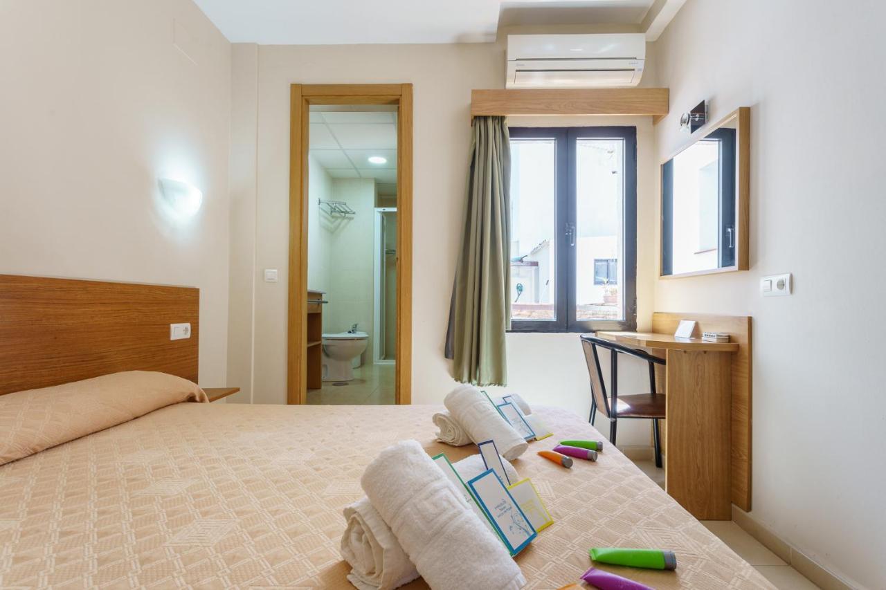 Hostal Costabella Powered By Faro Homes Fuengirola Esterno foto