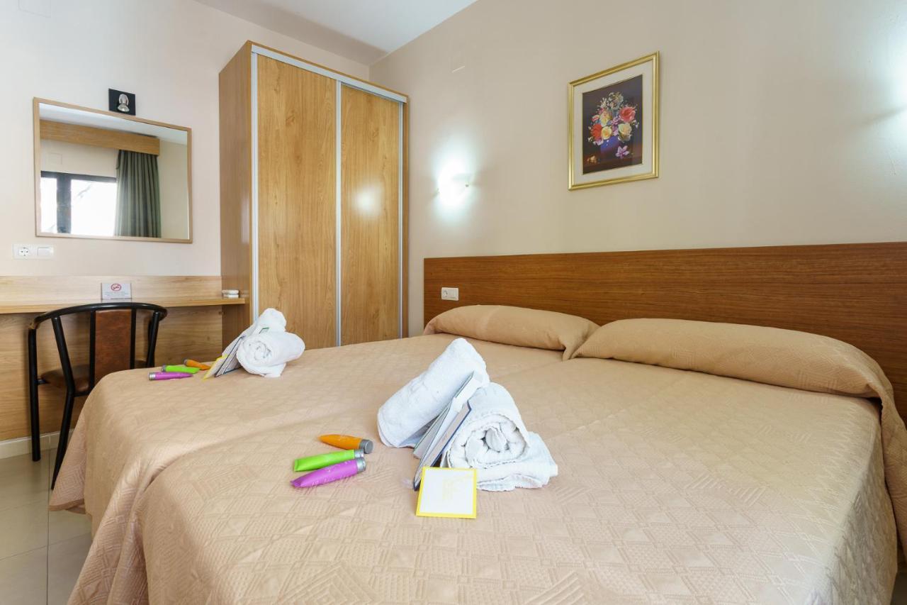 Hostal Costabella Powered By Faro Homes Fuengirola Esterno foto