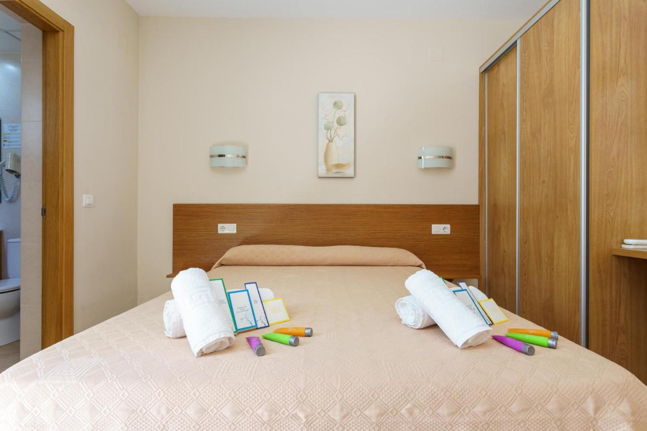 Hostal Costabella Powered By Faro Homes Fuengirola Esterno foto
