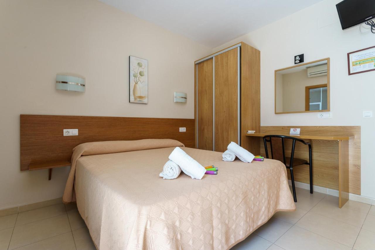 Hostal Costabella Powered By Faro Homes Fuengirola Esterno foto