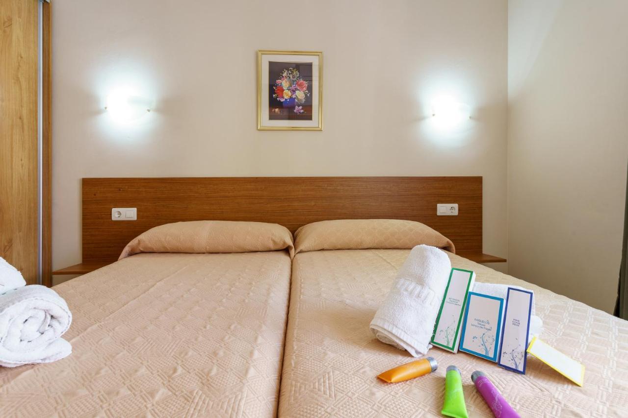 Hostal Costabella Powered By Faro Homes Fuengirola Esterno foto